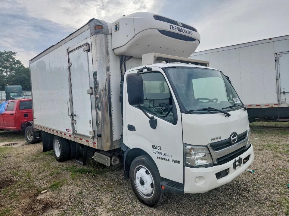 2018 Hino All other VIN JHHRDM2H0JK005160 COPART salvage auction — MINOR DENT/SCRATCHES, NY - CERTIFICATE OF TITLE, sold $9,600 on 2026-07-28 (photo 4)