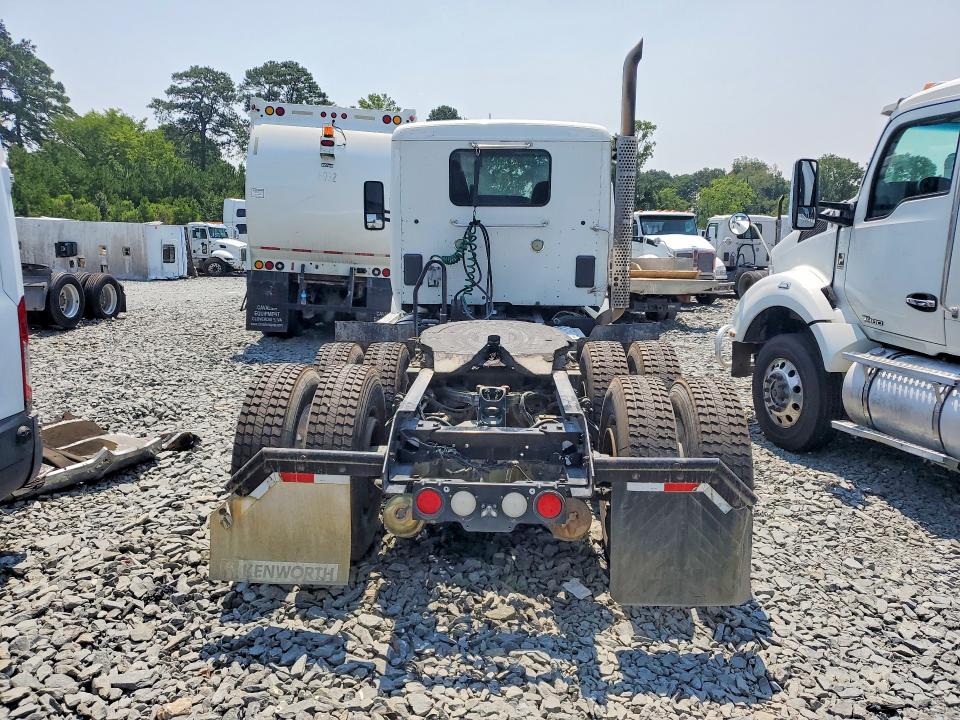 2017 Kenworth All other VIN 1XKZDP9X1HJ168602 COPART salvage auction — MINOR DENT/SCRATCHES, NC - DEALER ONLY CLEAN TITLE (P), sold $8,100 on 2026-07-28 (photo 6)