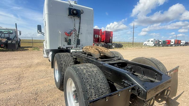 2015 Peterbilt All other VIN 1XPBAP9X7FD261723 COPART salvage auction — MINOR DENT/SCRATCHES, OH - CERTIFICATE OF TITLE (P), sold $1,600 on 2026-07-31 (photo 3)