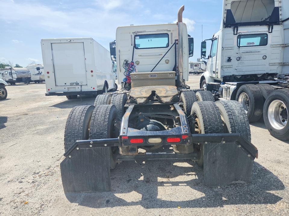 2011 Volvo Vn VIN 4V4NC9EJ7BN292629 COPART salvage auction — NORMAL WEAR, Sc - Certificate Of Title (P), sold $4,550 on 2026-08-11 (photo 6)