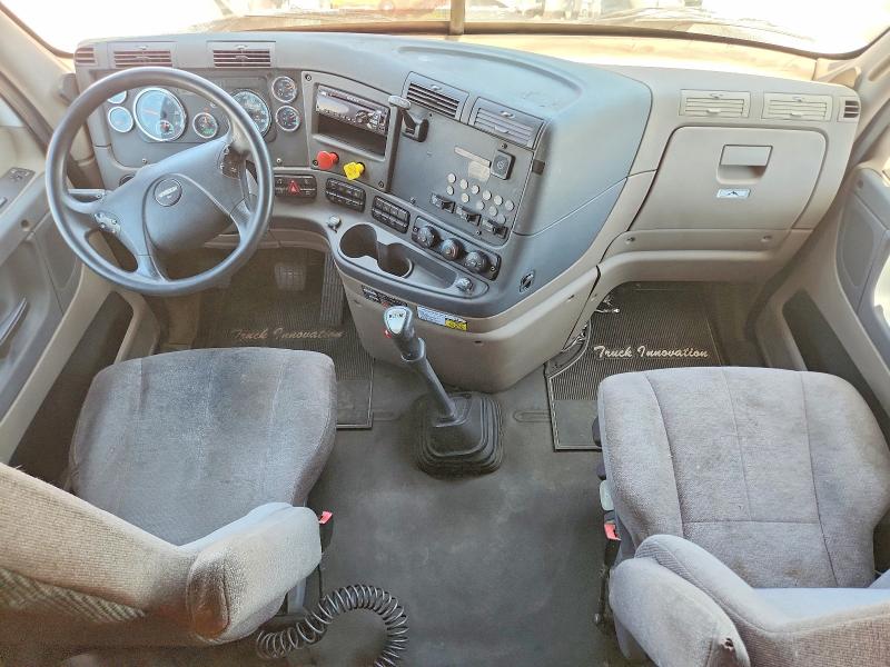2015 Freightliner All other VIN 3AKJGLD5XFSGA7727 COPART salvage auction — MINOR DENT/SCRATCHES, CA - DIS/DLR/EXP ONLY CLEAN TITLE, sold $3,250 on 2026-08-11 (photo 8)