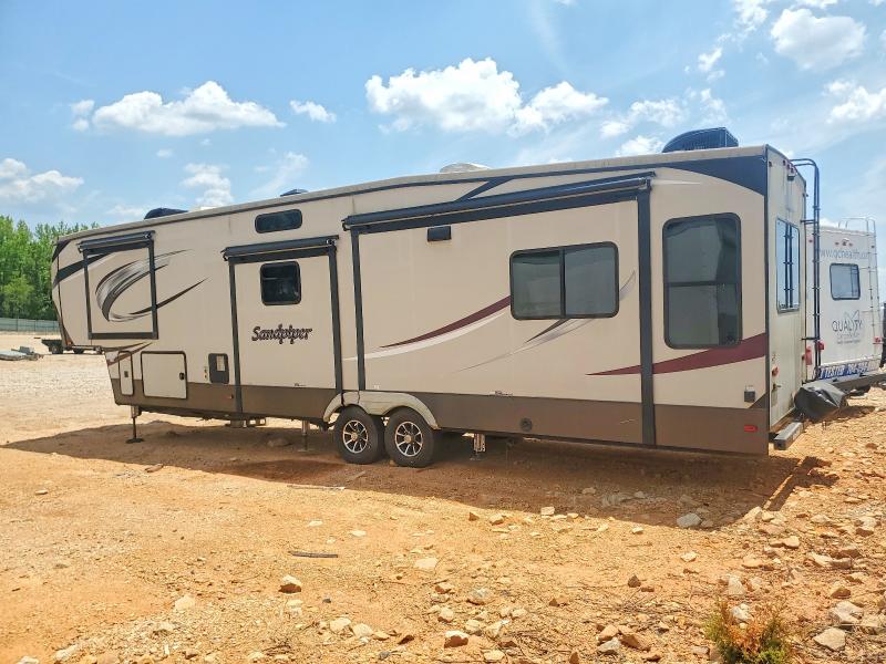 2019 Sandpiper by forest Trailers VIN 4X4FSAN22KJ037756 COPART salvage auction — DAMAGE HISTORY, NC - DEALER ONLY SALVAGE TITLE, sold $7,500 on 2026-08-03 (photo 3)
