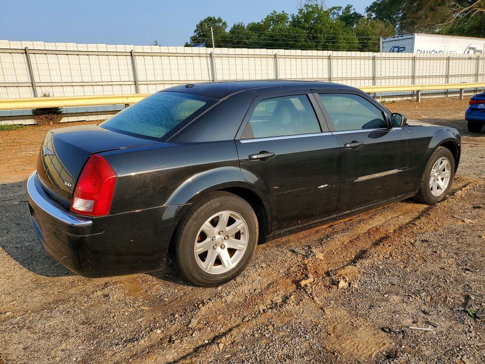 2006 Chrysler 300 VIN 2C3LA43R16H246463 COPART salvage auction — MECHANICAL, Va - Certificate Of Title, sold $300 on 2026-08-01 (photo 3)