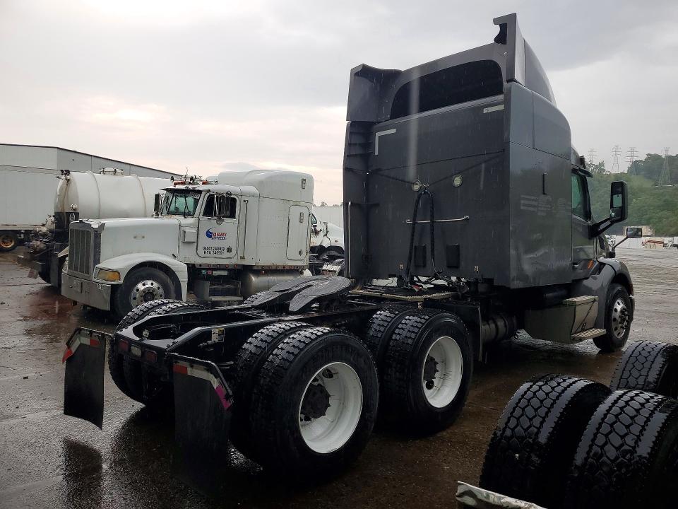 2019 Peterbilt All other VIN 1XPBDK9X2KD496759 COPART salvage auction — NORMAL WEAR, IN - CERTIFICATE OF TITLE, sold $7,800 on 2026-07-30 (photo 3)