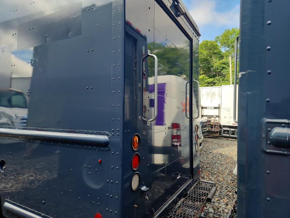 2020 Freightliner All other VIN 4UZAC2EA9LCMK2971 COPART salvage auction — MINOR DENT/SCRATCHES, PA - CERT OF TITLE, sold $1,100 on 2026-07-24 (photo 6)