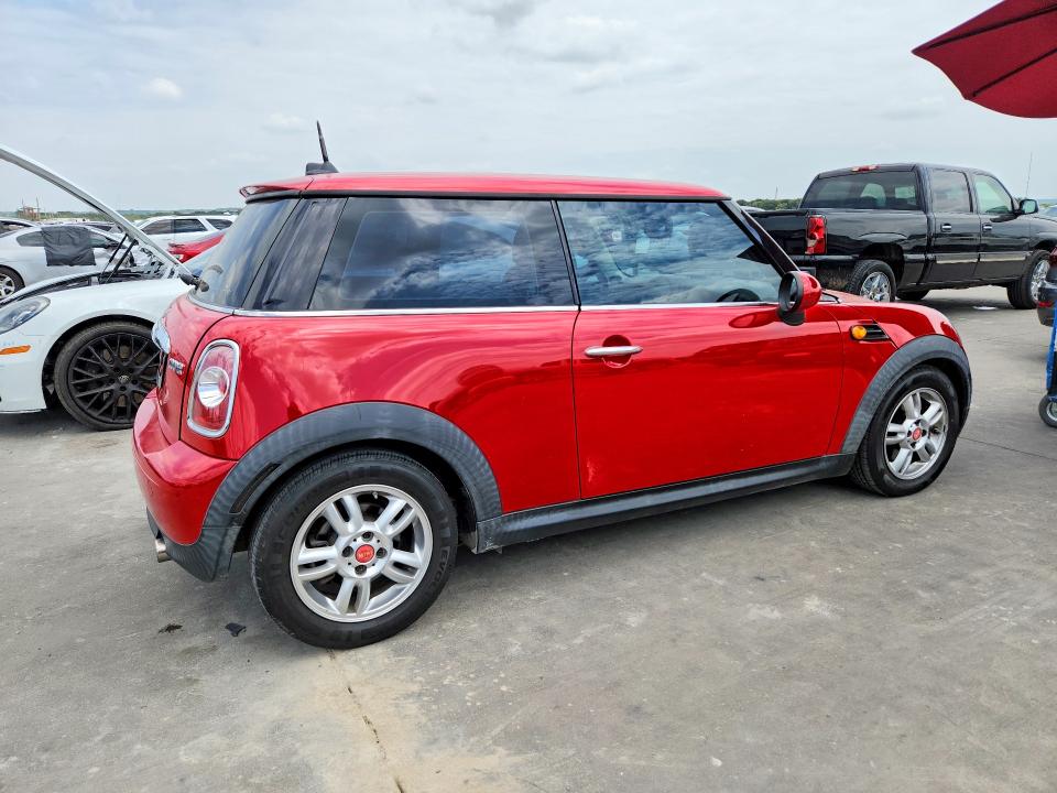 2013 Mini Cooper VIN WMWSU3C5XDT370606 COPART salvage auction — NORMAL WEAR, Tx - Certificate Of Title, sold $275 on 2026-08-03 (photo 3)