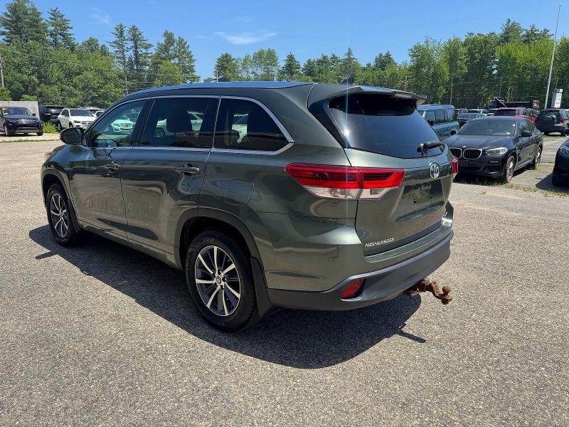 2017 Toyota Highlander VIN 5TDJZRFH0HS457900 COPART salvage auction — MINOR DENT/SCRATCHES, MA - CERTIFICATE OF TITLE (P), sold $13,700 on 2026-07-27 (photo 3)