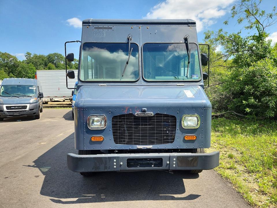 2020 Freightliner All other VIN 4UZAC2EA0LCLZ6566 COPART salvage auction — NORMAL WEAR, CT, sold $225 on 2026-08-13 (photo 5)