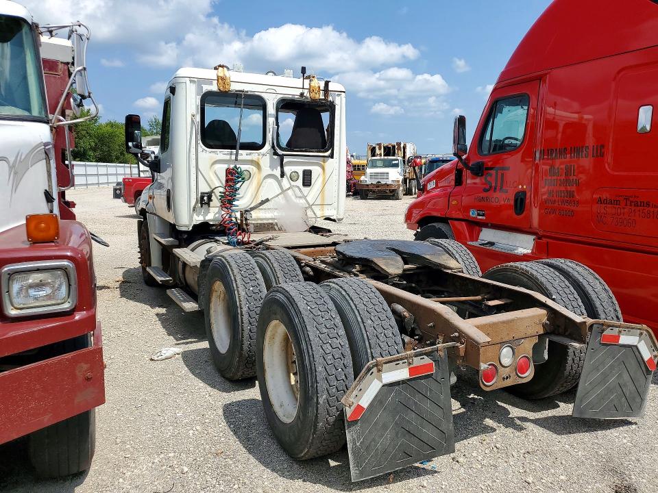 2014 Freightliner Cascadia VIN 3AKJGEDV3ESFR0607 COPART salvage auction — SIDE, IA - CERT OF TITLE-SALVAGE TITLE, sold $1,200 on 2026-09-03 (photo 2)