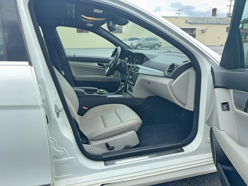 2013 Mercedes-benz C class VIN WDDGF8AB6DR274838 COPART salvage auction — MINOR DENT/SCRATCHES, Ct - Certificate Of Title (P), sold $250 on 2026-07-31 (photo 5)