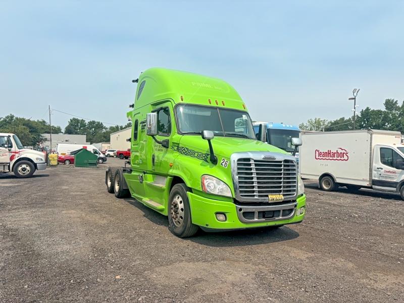 2017 Freightliner All other VIN 3AKJGLDR9HSHU4071 COPART salvage auction — MINOR DENT/SCRATCHES, Pa - Cert Of Title-Formerly Abandon (P), sold $2,000 on 2026-07-21 (photo 1)