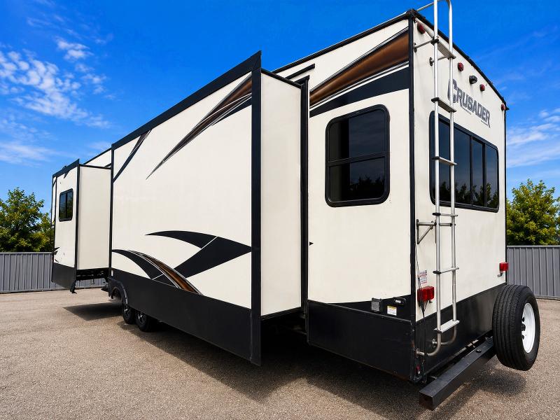 2020 Forest river Crusader VIN 5ZT3CS3B4LG124943 COPART salvage auction — MINOR DENT/SCRATCHES, CT, sold $1,200 on 2026-07-21 (photo 3)
