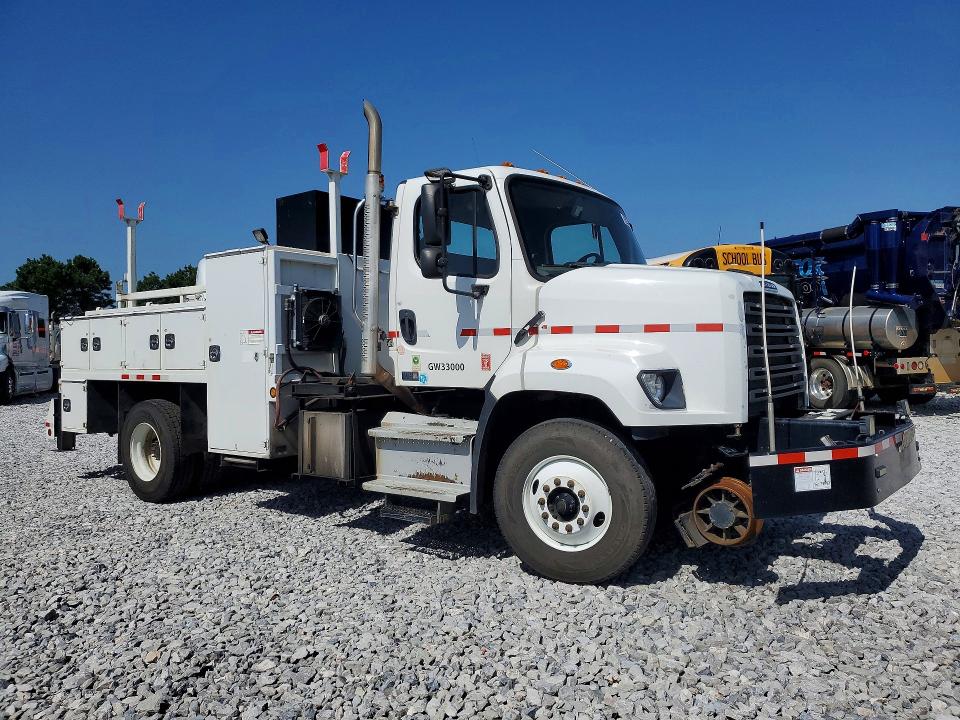 2016 Freightliner All other VIN 1FVAG0CY8GHHC7810 COPART salvage auction — MINOR DENT/SCRATCHES, NJ - CERTIFICATE OF TITLE, sold $2,550 on 2026-07-28 (photo 4)