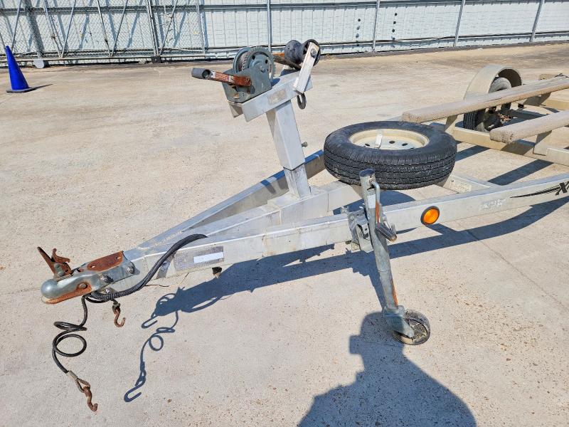 2009 Trail king Boat trail VIN 5HEAV18179H130917 COPART salvage auction — MINOR DENT/SCRATCHES, MS - CERT OF TITLE-SALVAGED, sold $225 on 2026-07-31 (photo 8)