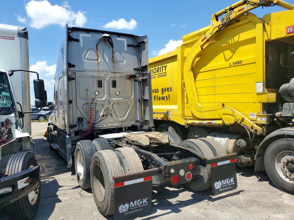 2017 Freightliner All other VIN 3AKJGLDR3HSHF0881 COPART salvage auction — MINOR DENT/SCRATCHES, CT, sold $1,000 on 2026-07-28 (photo 2)