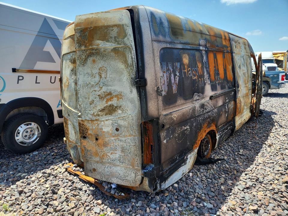 2014 Freightliner Sprinter VIN WDYPE8CC9E5886418 COPART salvage auction — BURN, BP, sold $30 on 2026-08-04 (photo 3)