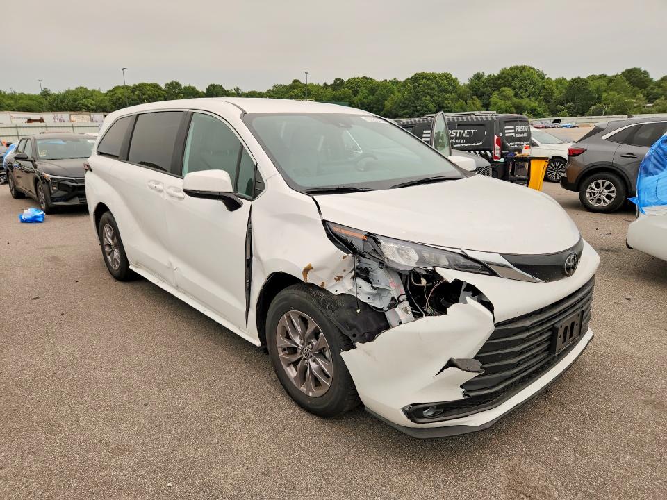 2026 Toyota Sienna VIN 5TDKRKECXTS304645 COPART salvage auction — FRONT END, Ma - Certificate Of Title, sold $22,800 on 2026-07-22 (photo 4)