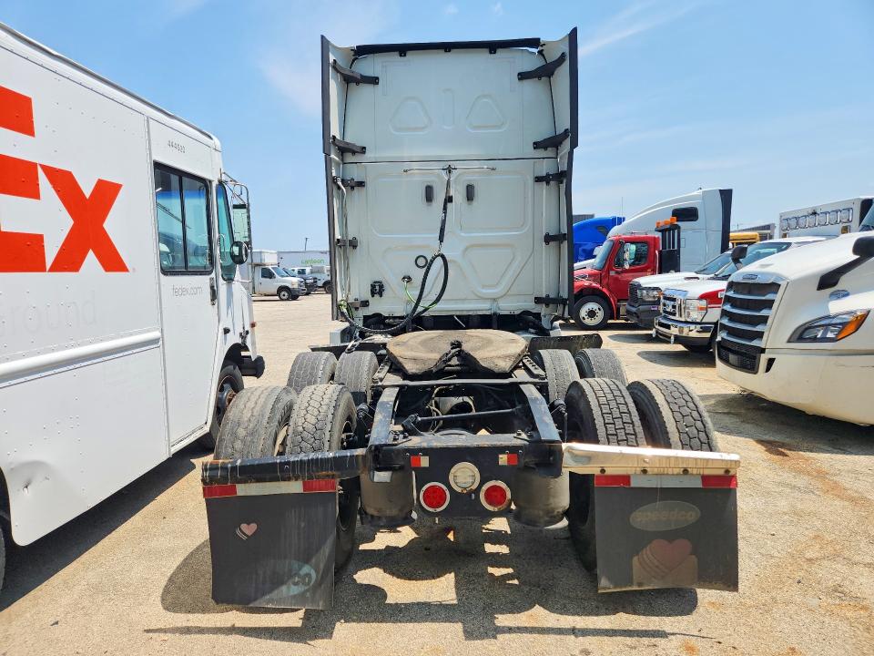 2021 Freightliner All other VIN 3AKJHHDR9MSMT8568 COPART salvage auction — NORMAL WEAR, PA - CERT OF TITLE, sold $3,650 on 2026-07-28 (photo 6)