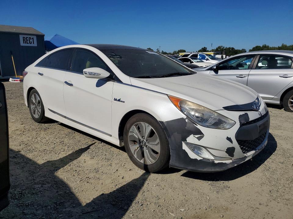 2014 Hyundai Sonata hybrid VIN KMHEC4A42EA107117 COPART salvage auction — MINOR DENT/SCRATCHES, Ca - Dis/Dlr/Exp Only Clean Title (P), sold $200 on 2026-08-06 (photo 4)