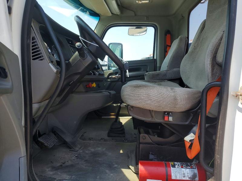 2017 Kenworth All other VIN 1XKZDP9X1HJ168602 COPART salvage auction — MINOR DENT/SCRATCHES, NC - DEALER ONLY CLEAN TITLE (P), sold $8,100 on 2026-07-28 (photo 7)
