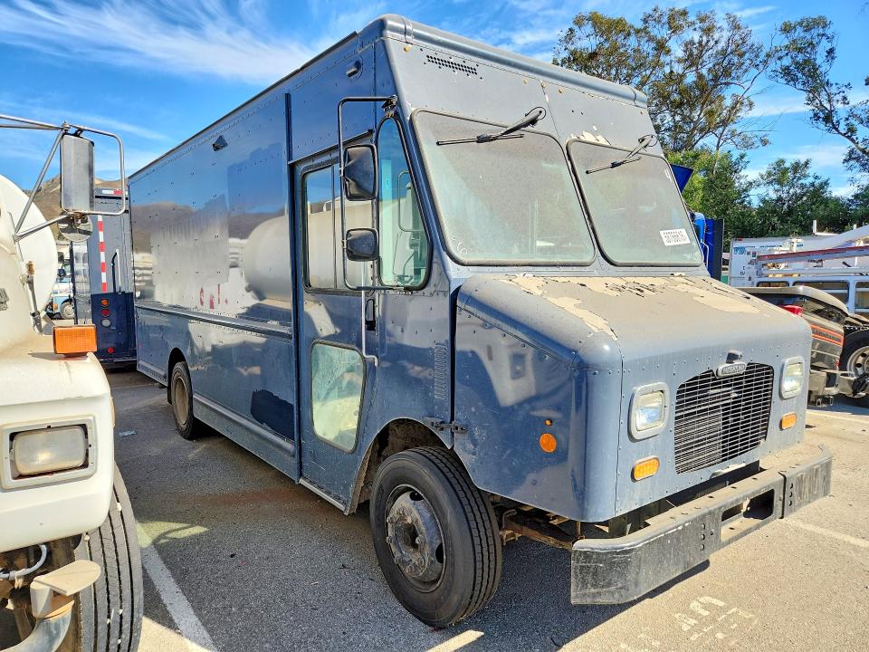 2020 Freightliner Mt45 chass VIN 4UZAC2EA4LCLZ7056 COPART salvage auction — MINOR DENT/SCRATCHES, CA - DIS/DLR/EXP ONLY CLEAN TITLE, sold $750 on 2026-07-28 (photo 4)