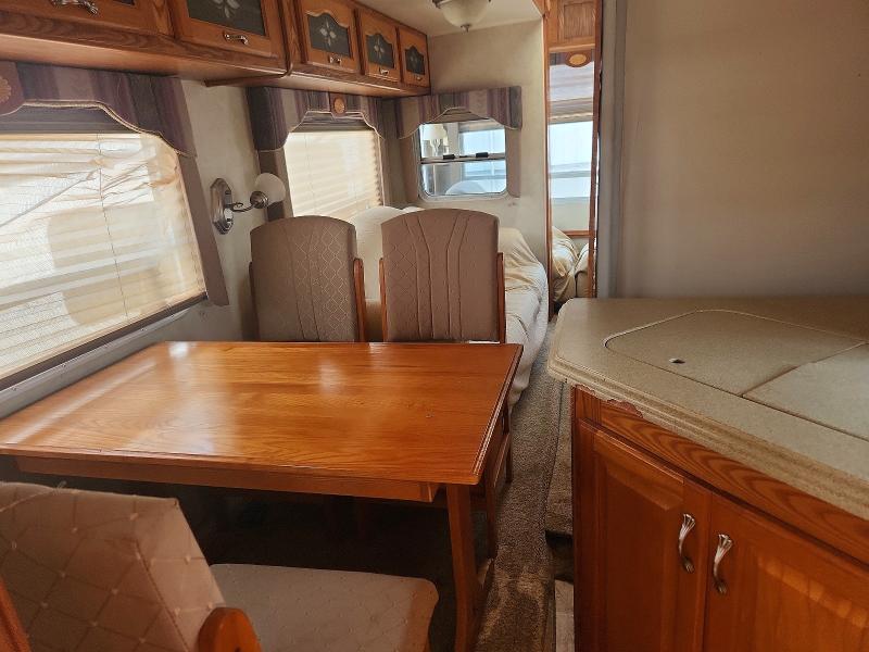 2005 Gulf stream Yellowston VIN 1NL1YFS2551063525 COPART salvage auction — MINOR DENT/SCRATCHES, OH - CERTIFICATE OF TITLE, sold $725 on 2026-07-28 (photo 6)