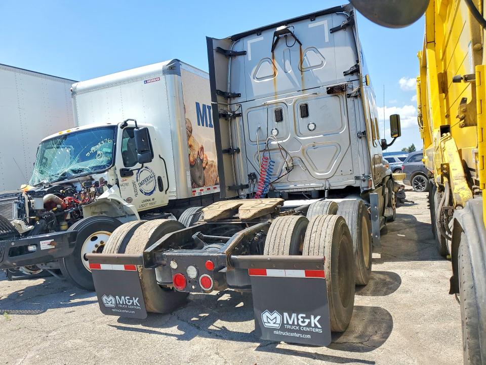 2017 Freightliner All other VIN 3AKJGLDR3HSHF0881 COPART salvage auction — MINOR DENT/SCRATCHES, CT, sold $1,000 on 2026-07-28 (photo 3)