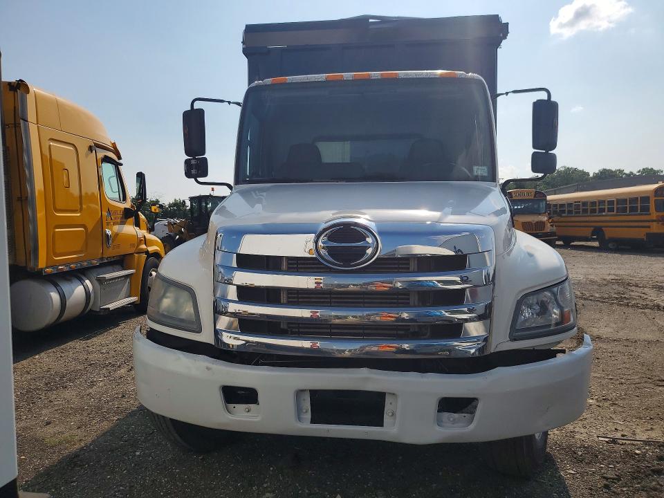 2011 Hino All other VIN 5PVNJ8JP5B4S50598 COPART salvage auction — MINOR DENT/SCRATCHES, NY - CERTIFICATE OF TITLE, sold $7,900 on 2026-07-28 (photo 5)