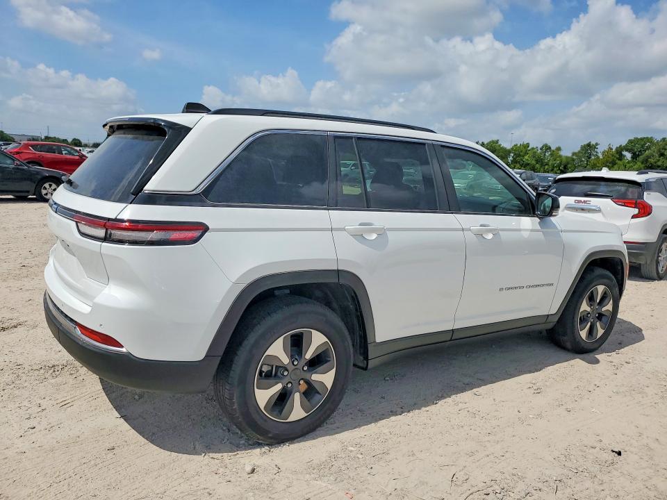 2024 Jeep Cherokee VIN 1C4RJYB64RC129276 COPART salvage auction — WATER/FLOOD, Fl - Cert Of Title-Slvg Rebld Flood, sold $9,800 on 2026-07-31 (photo 3)