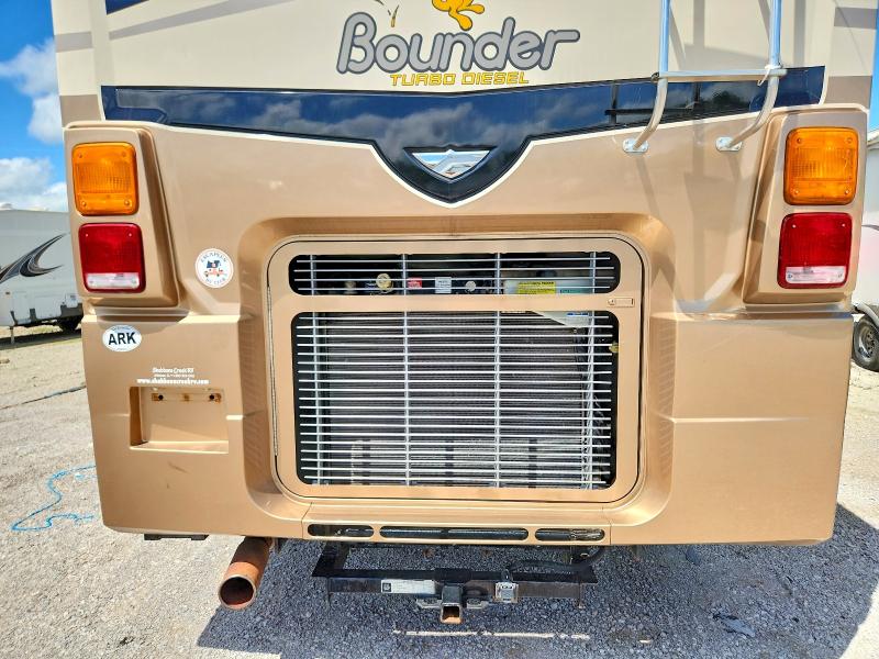 2008 Fleetwood Bounder VIN 4UZACJDT88CAD4908 COPART salvage auction — NORMAL WEAR, SV, sold $5,500 on 2026-08-20 (photo 7)