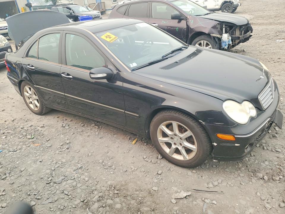 2007 Mercedes-benz C class VIN WDBRF92H27F901101 COPART salvage auction — WATER/FLOOD, Pa - Cert Of Salvage-W=Flood Veh, sold $2 on 2026-07-29 (photo 4)
