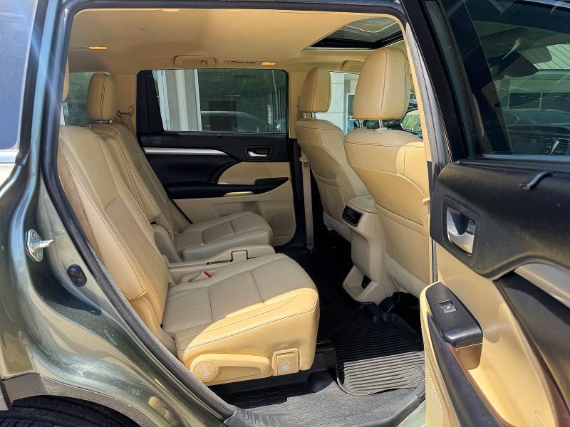2017 Toyota Highlander VIN 5TDJZRFH0HS457900 COPART salvage auction — MINOR DENT/SCRATCHES, MA - CERTIFICATE OF TITLE (P), sold $13,700 on 2026-07-27 (photo 6)