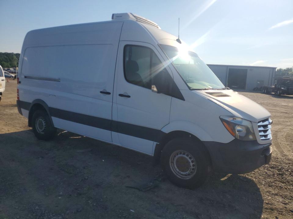 2015 Freightliner Sprinter VIN WDYPE7CC0F5970851 COPART salvage auction — MINOR DENT/SCRATCHES, CT, sold $4,700 on 2026-07-27 (photo 4)
