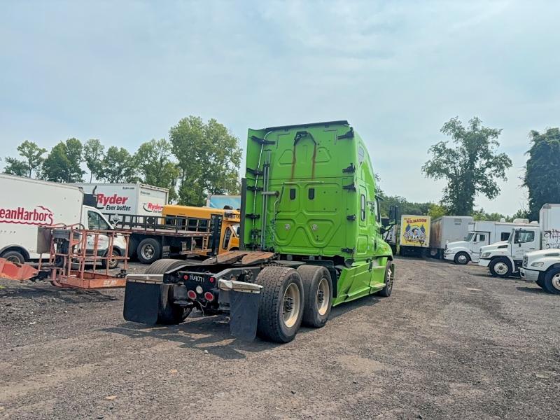 2017 Freightliner All other VIN 3AKJGLDR9HSHU4071 COPART salvage auction — MINOR DENT/SCRATCHES, Pa - Cert Of Title-Formerly Abandon (P), sold $8,400 on 2026-07-28 (photo 4)