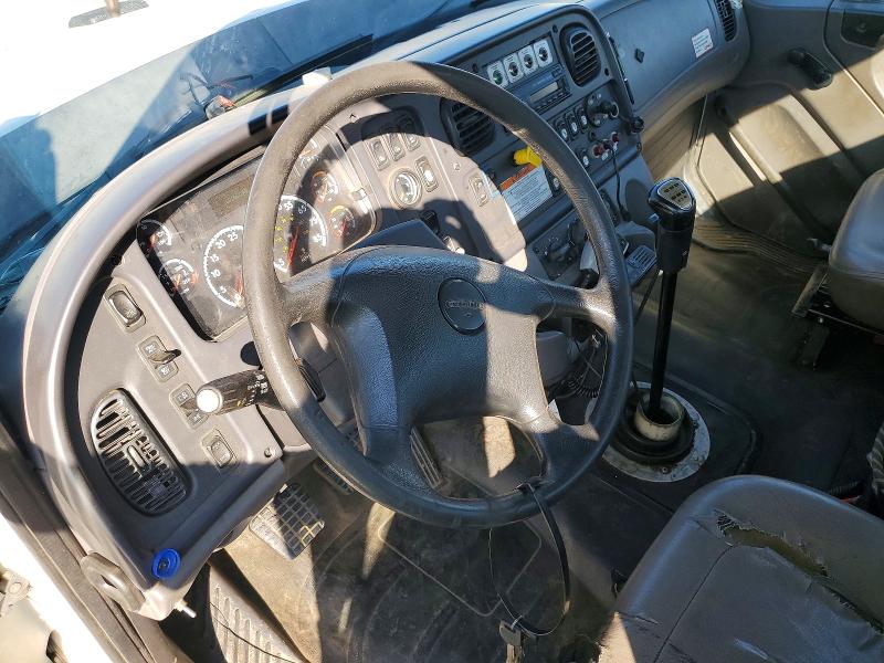 2016 Freightliner All other VIN 1FVAG0CY8GHHC7810 COPART salvage auction — MINOR DENT/SCRATCHES, NJ - CERTIFICATE OF TITLE, sold $2,550 on 2026-07-28 (photo 8)