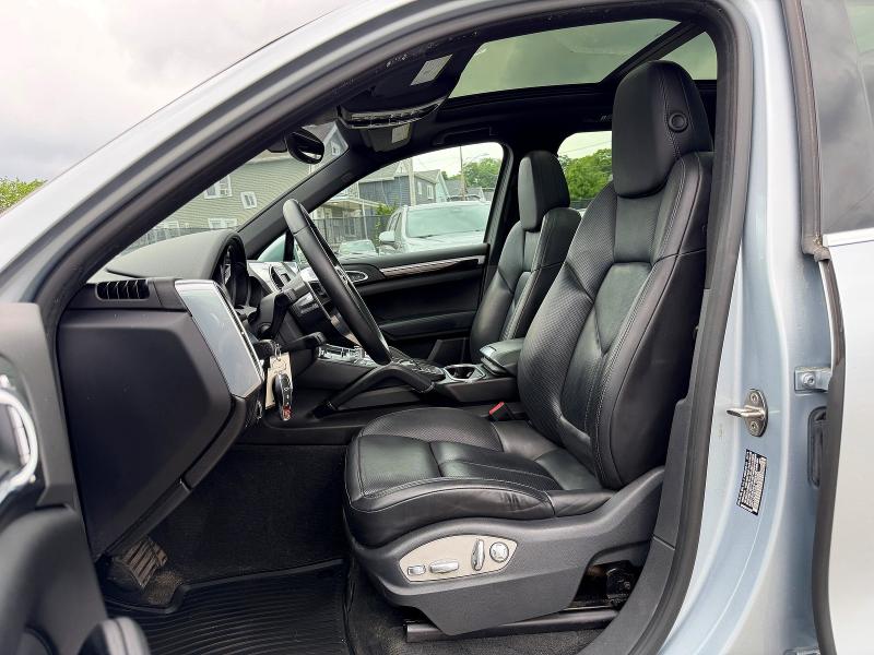 2016 Porsche Cayenne VIN WP1AA2A24GLA09966 COPART salvage auction — MINOR DENT/SCRATCHES, CT, sold $4,100 on 2026-07-21 (photo 5)