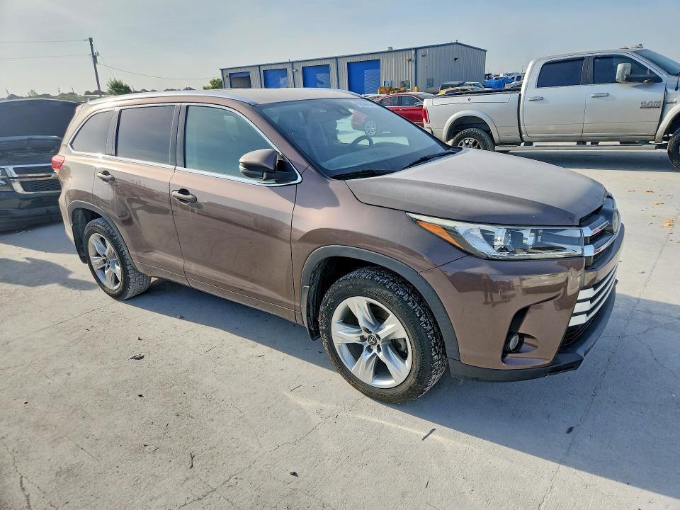 2017 Toyota Highlander VIN 5TDDZRFH8HS446317 COPART salvage auction — MECHANICAL, TX - CERTIFICATE OF TITLE, sold $8,500 on 2026-07-31 (photo 4)