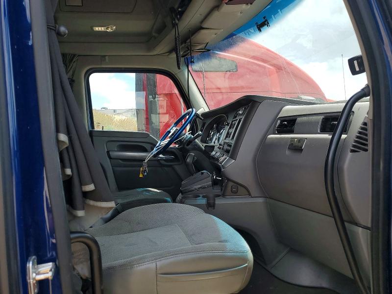 2017 Kenworth All other VIN 1XKYD49X2HJ128992 COPART salvage auction — NORMAL WEAR, CT, sold $22,700 on 2026-07-28 (photo 5)