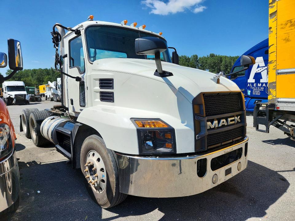2022 Mack All other VIN 1M1AN3GY7NM028283 COPART salvage auction — SIDE, CT, sold $7,700 on 2026-07-21 (photo 4)