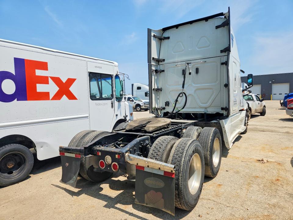 2021 Freightliner All other VIN 3AKJHHDR9MSMT8568 COPART salvage auction — NORMAL WEAR, PA - CERT OF TITLE, sold $3,650 on 2026-07-28 (photo 3)
