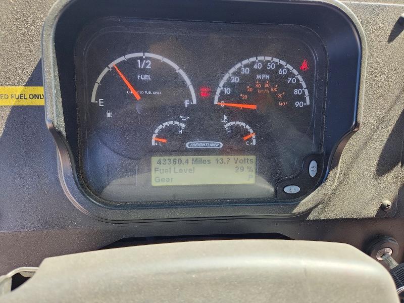 2020 Freightliner All other VIN 4UZAC2EA2LCLZ7007 COPART salvage auction — MINOR DENT/SCRATCHES, CA - CERTIFICATE OF TITLE, sold $175 on 2026-07-28 (photo 9)