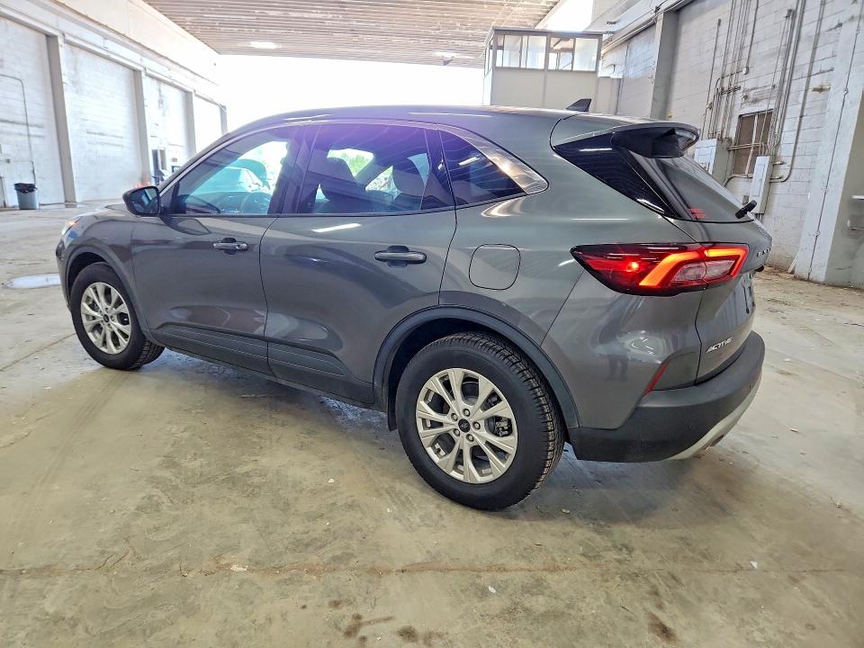 2023 Ford Escape VIN 1FMCU0GZ4PUA98812 COPART salvage auction — MINOR DENT/SCRATCHES, VA - CERTIFICATE OF TITLE, sold $8,200 on 2026-08-20 (photo 2)