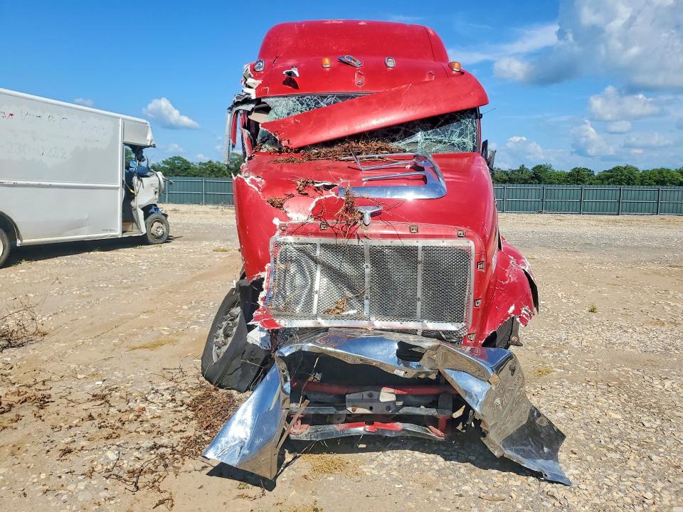 2011 Peterbilt - VIN 1XP7D49X0BD103939 COPART salvage auction — ALL OVER, ST, sold $100 on 2026-08-06 (photo 5)