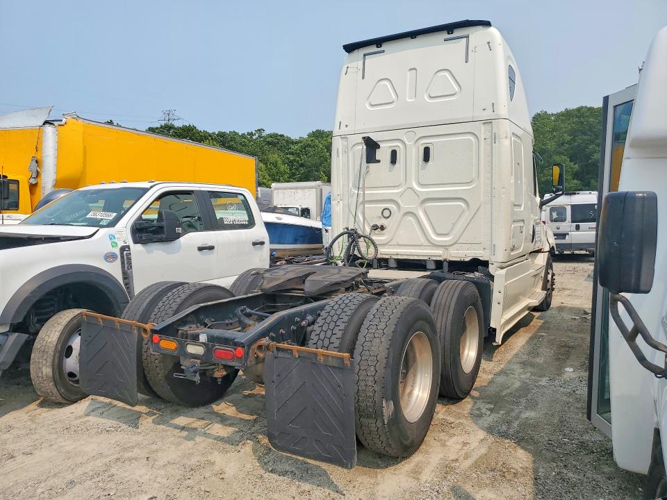 2019 Freightliner All other VIN 3AKJHHDR4KSKY1058 COPART salvage auction — MINOR DENT/SCRATCHES, NJ - CERTIFICATE OF TITLE, sold $700 on 2026-07-28 (photo 3)
