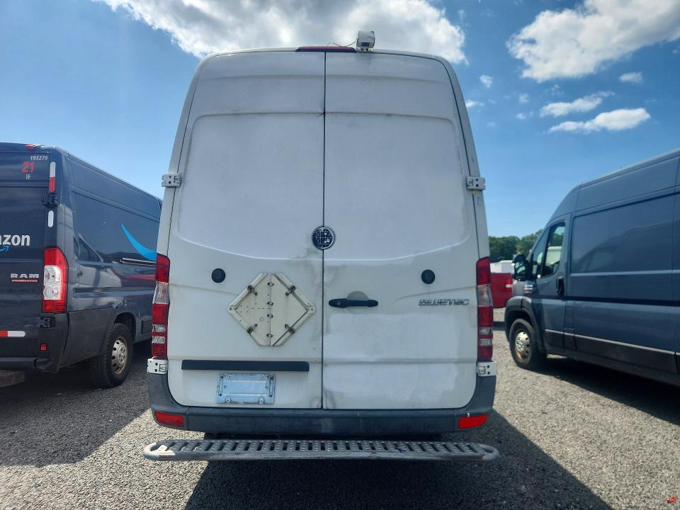 2011 Mercedes-benz Sprinter VIN WD3PE8CB4B5606056 COPART salvage auction — ALL OVER, CT, sold $125 on 2026-08-04 (photo 6)