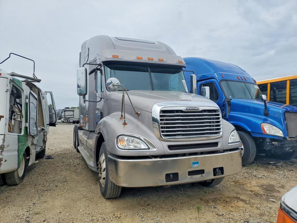 2007 Freightliner All other VIN 1FUJA6CKX7LZ10323 COPART salvage auction — NORMAL WEAR, NJ - CERTIFICATE OF TITLE, sold $12,750 on 2026-08-19 (photo 4)