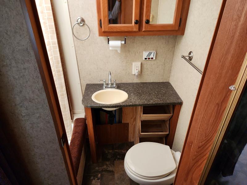 2011 Heartland rvs North coun VIN 5SFEB3424BE235503 COPART salvage auction — NORMAL WEAR, TX - CERTIFICATE OF TITLE, sold $100 on 2026-07-21 (photo 8)