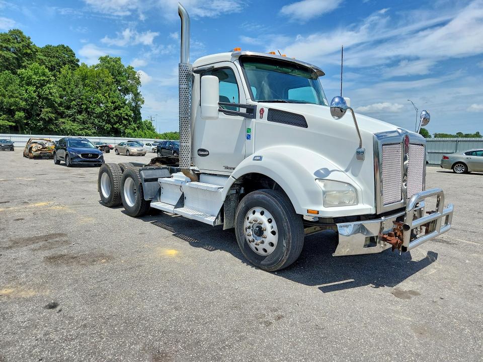 2017 Kenworth All other VIN 1XKZDP9X9HJ168606 COPART salvage auction — FRONT END, NC - CERTIFICATE OF TITLE (P), sold $14,000 on 2026-07-30 (photo 4)