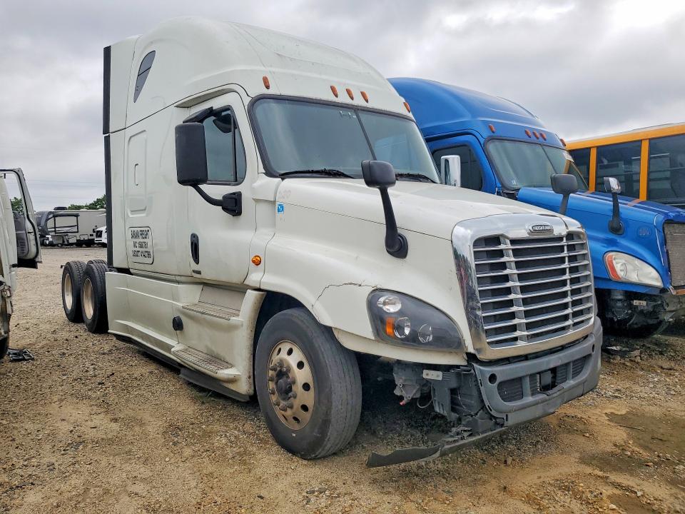 2019 Freightliner Cascadia 125 VIN 1FUJGLDR0KLKD2968 COPART salvage auction — MINOR DENT/SCRATCHES, NJ - CERTIFICATE OF TITLE, sold $6,600 on 2026-09-22 (photo 4)