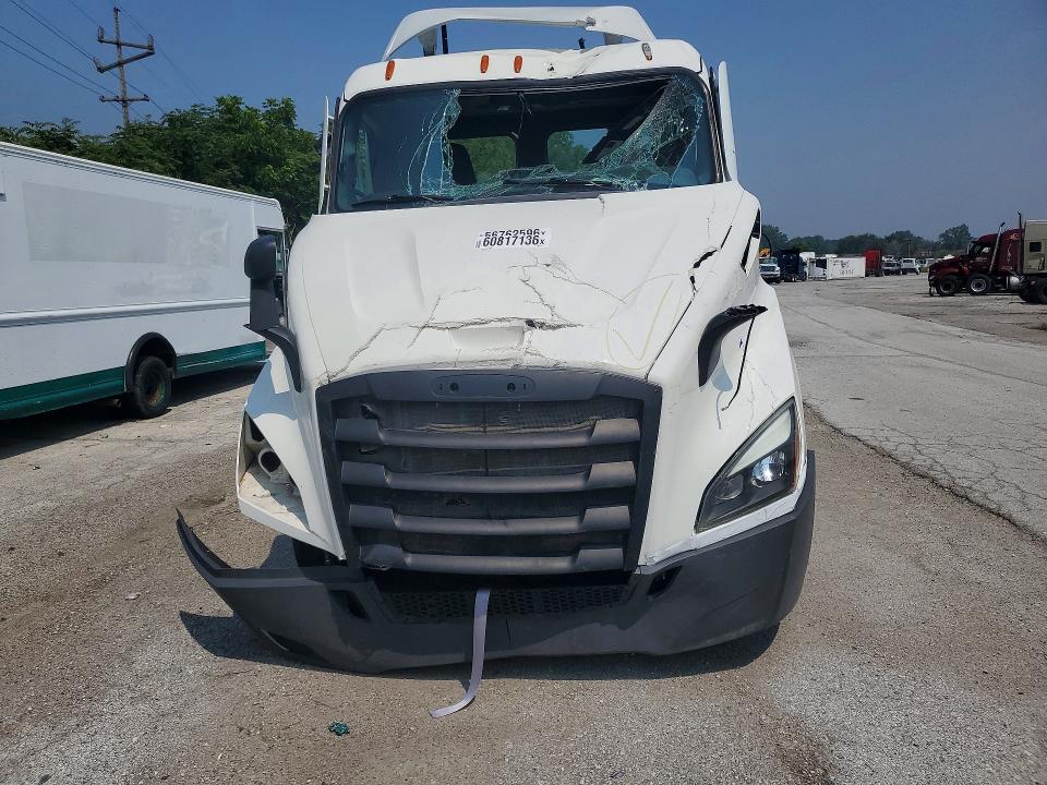 2025 Freightliner All other VIN 3AKJHTDV0SDVL0279 COPART salvage auction — ALL OVER, AZ - CERT OF TITLE - SALVAGE, sold $11,300 on 2026-07-27 (photo 5)